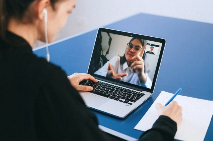 Providing instructions to virtual legal assistant