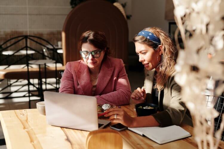 Family lawyer mentoring student