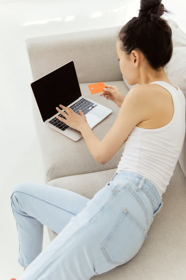 Woman paying bill by credit card